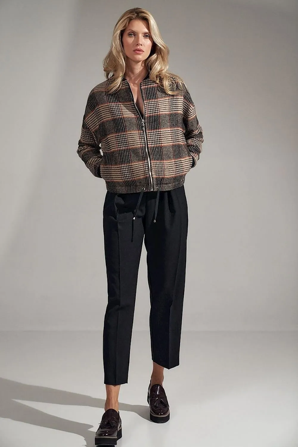 A thin checked bomber jacket  Figl