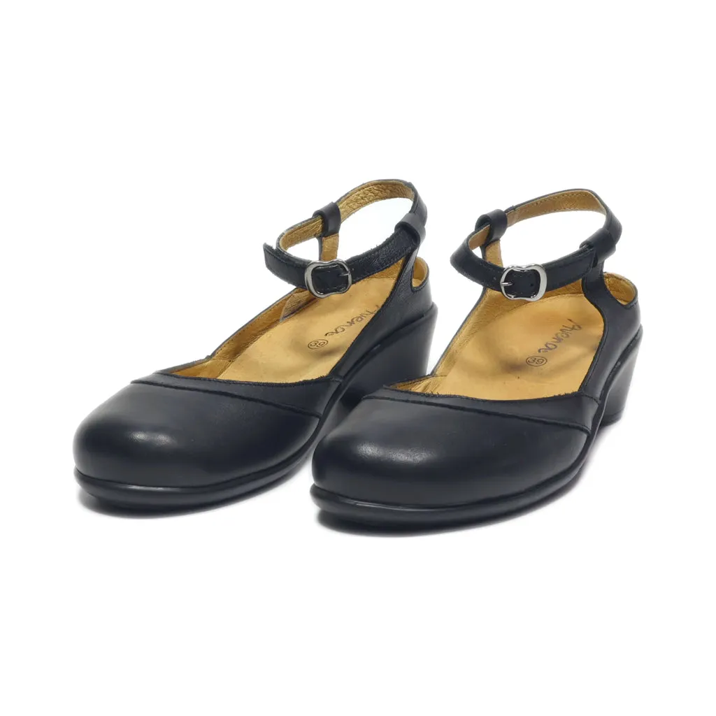 Avera Flat Sandals Leather Black Colour For Women